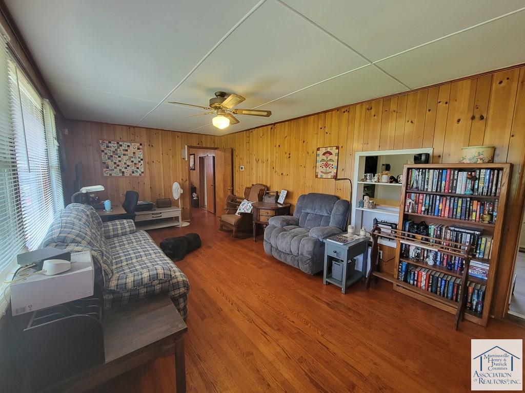122 Acorn Rd