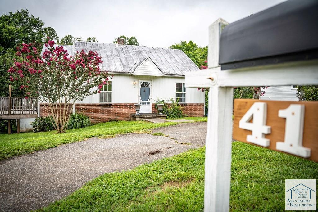 41 Boxwood Ln