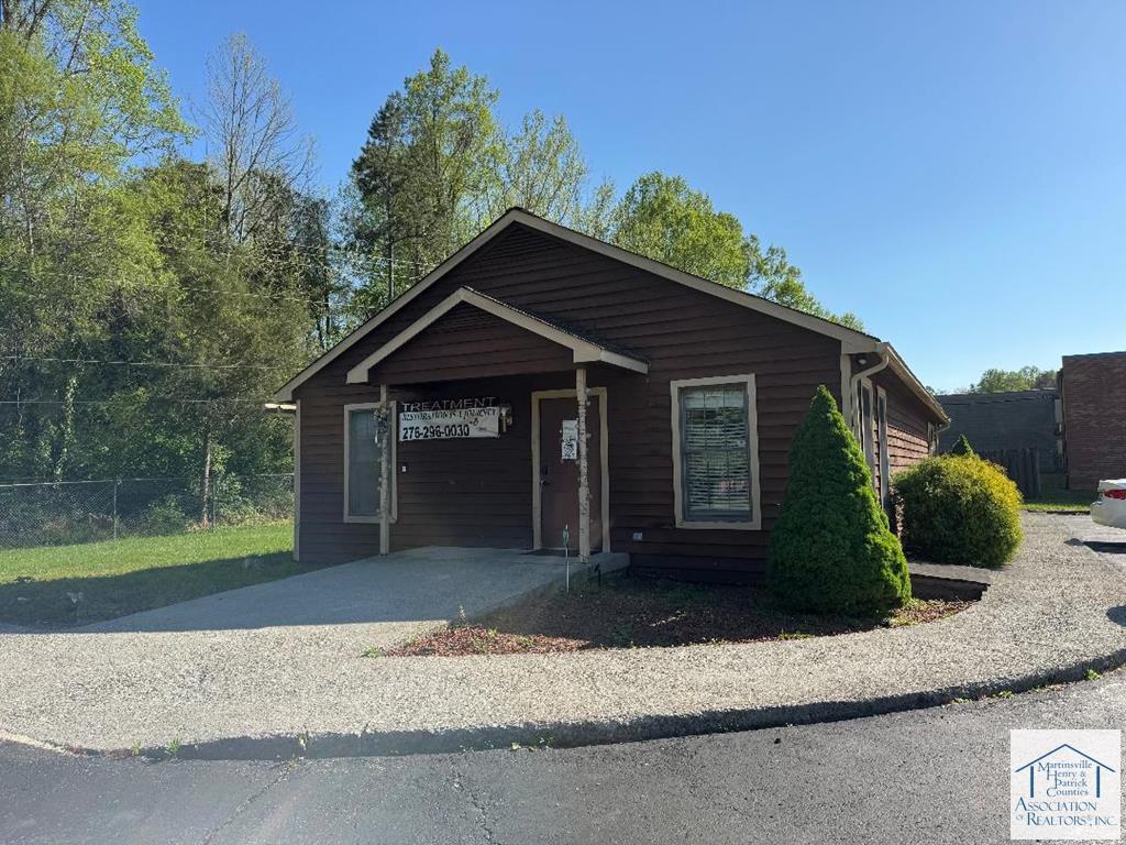 255 Riverside Dr
