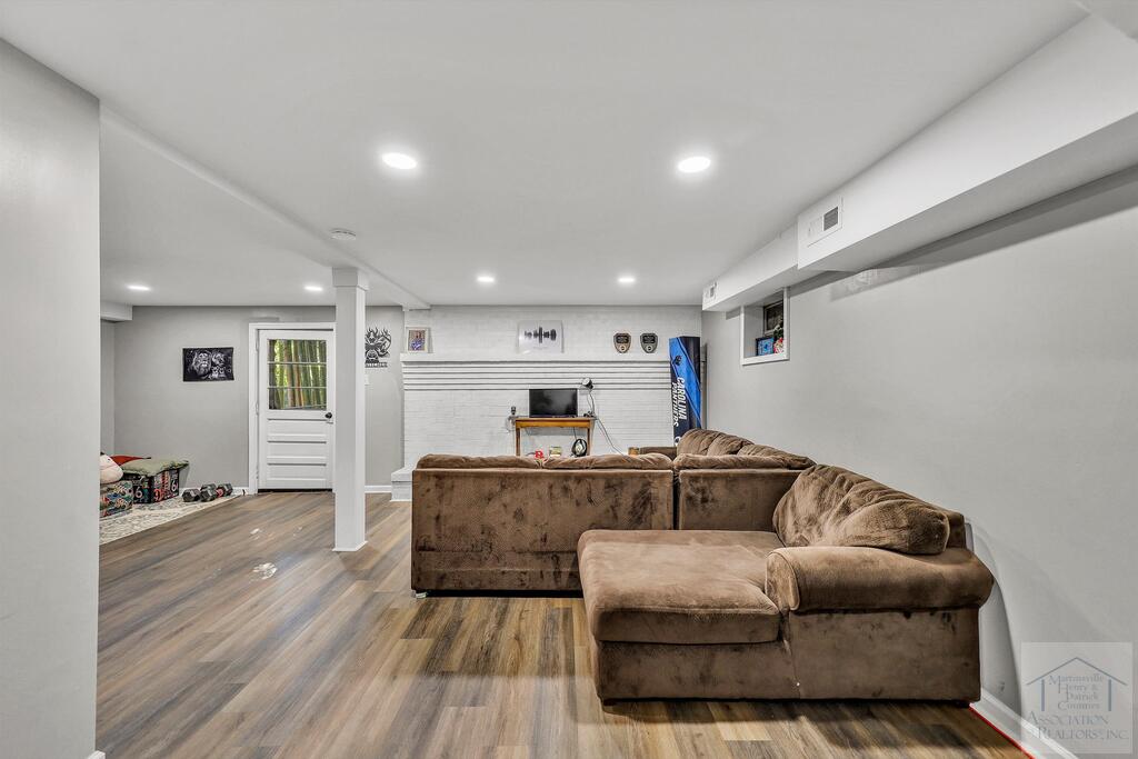 211 Maple Dr