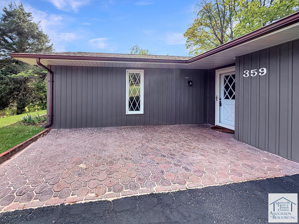 359 Seminole Dr