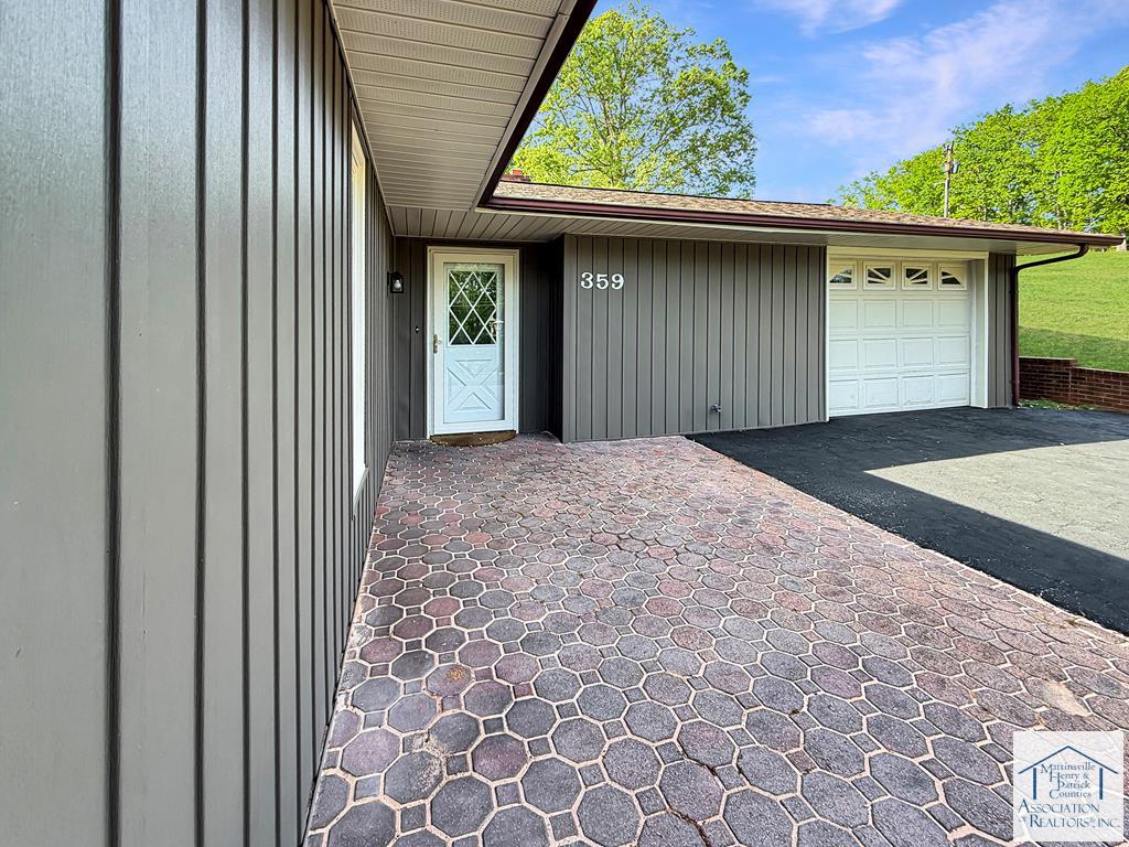 359 Seminole Dr