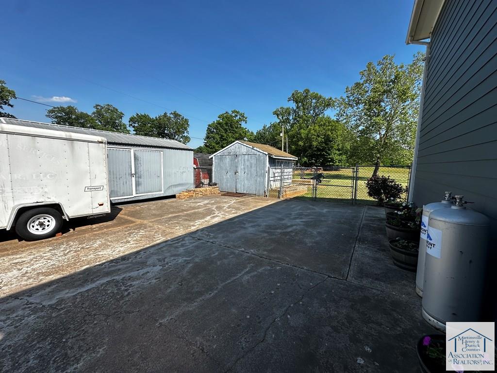 1905 Crestridge Rd