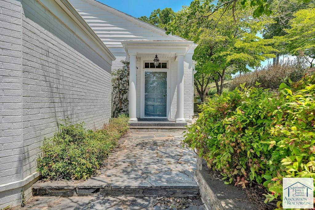260 Peaceful Valley Ln