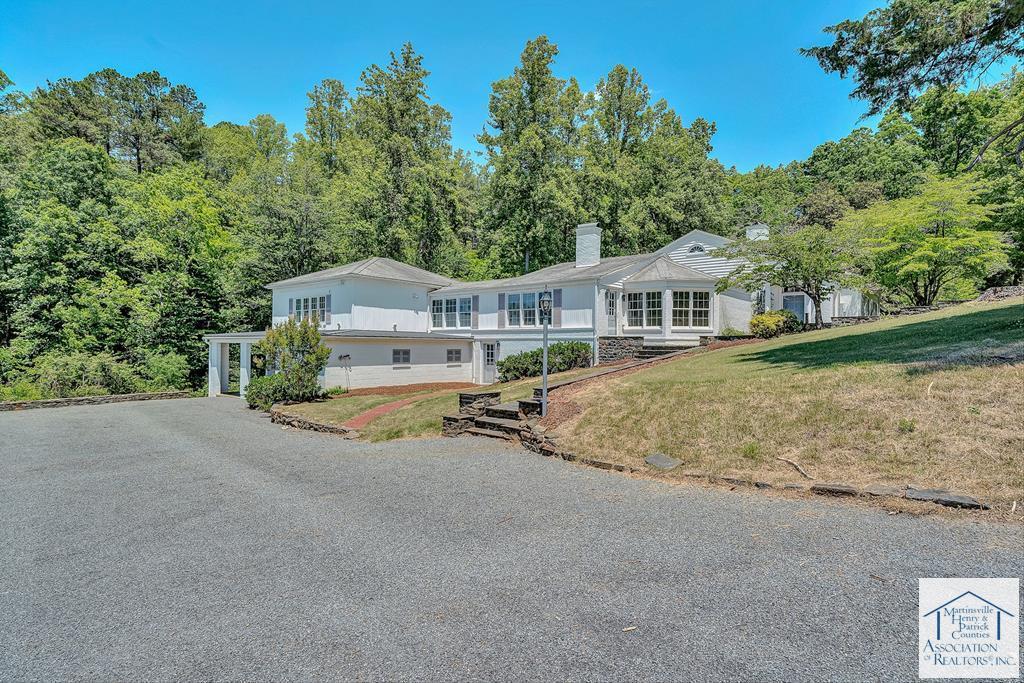 260 Peaceful Valley Ln