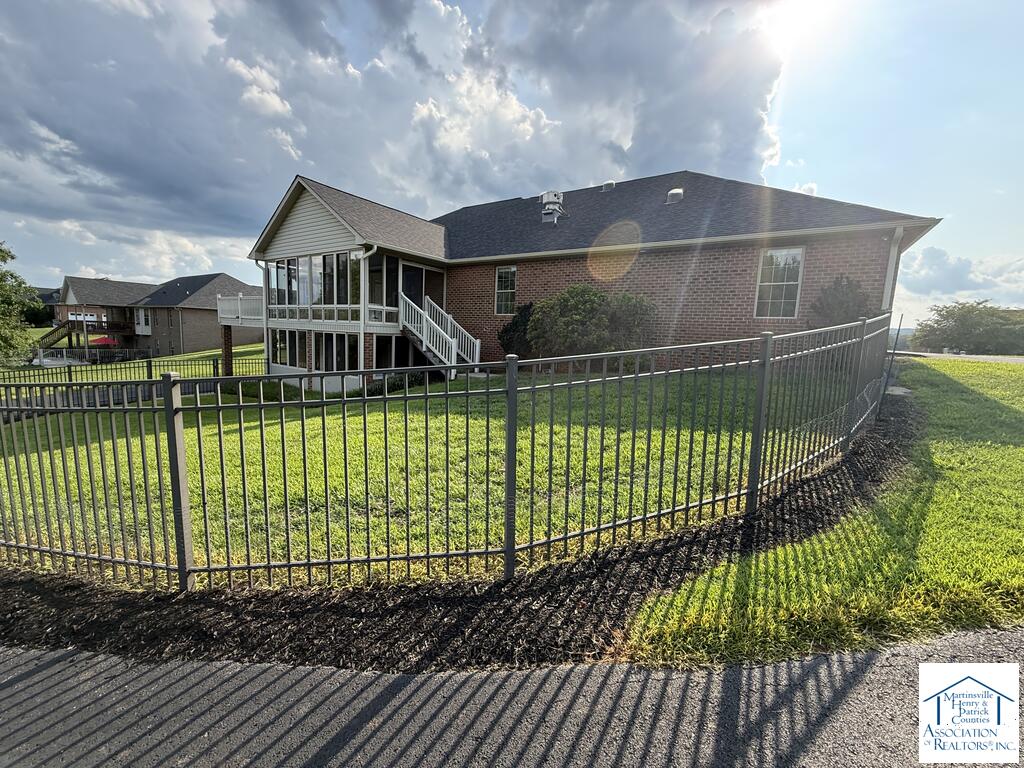 220 Owsley Dr