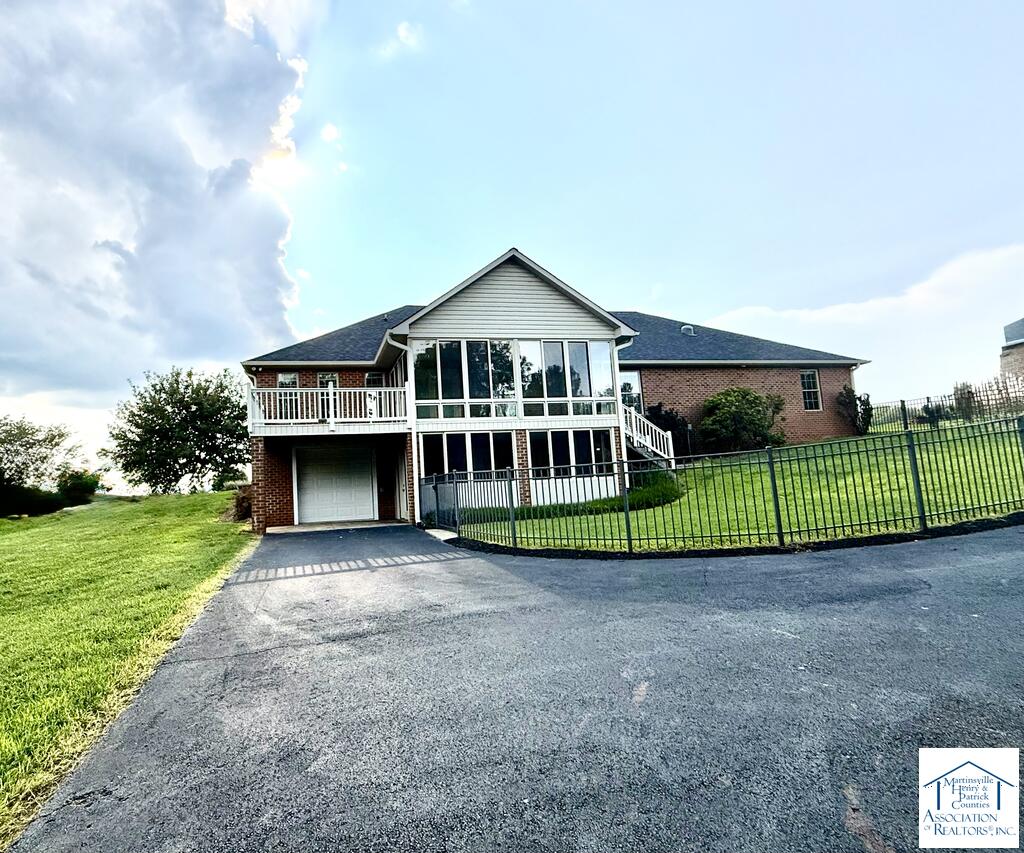 220 Owsley Dr