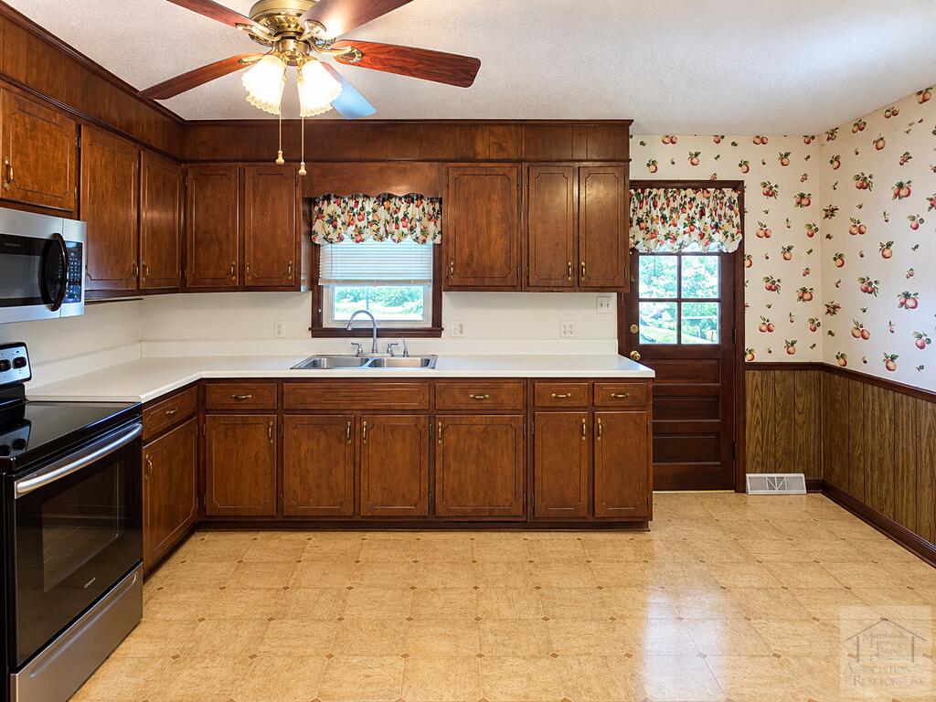 1069 College Drive