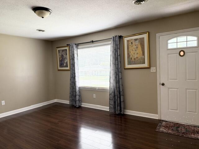 1148 Laurel Ln