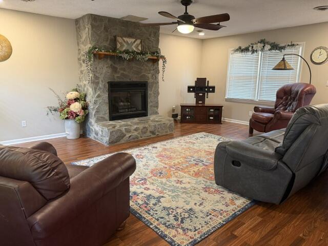 1148 Laurel Ln
