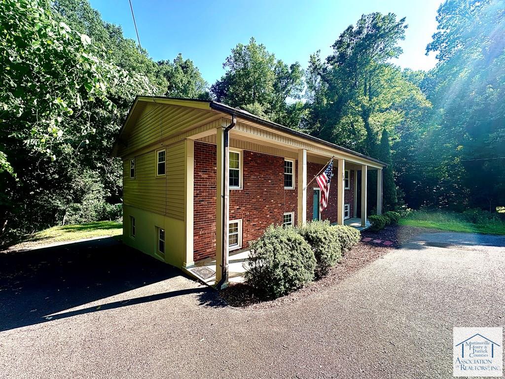 706 Beechnut Ln
