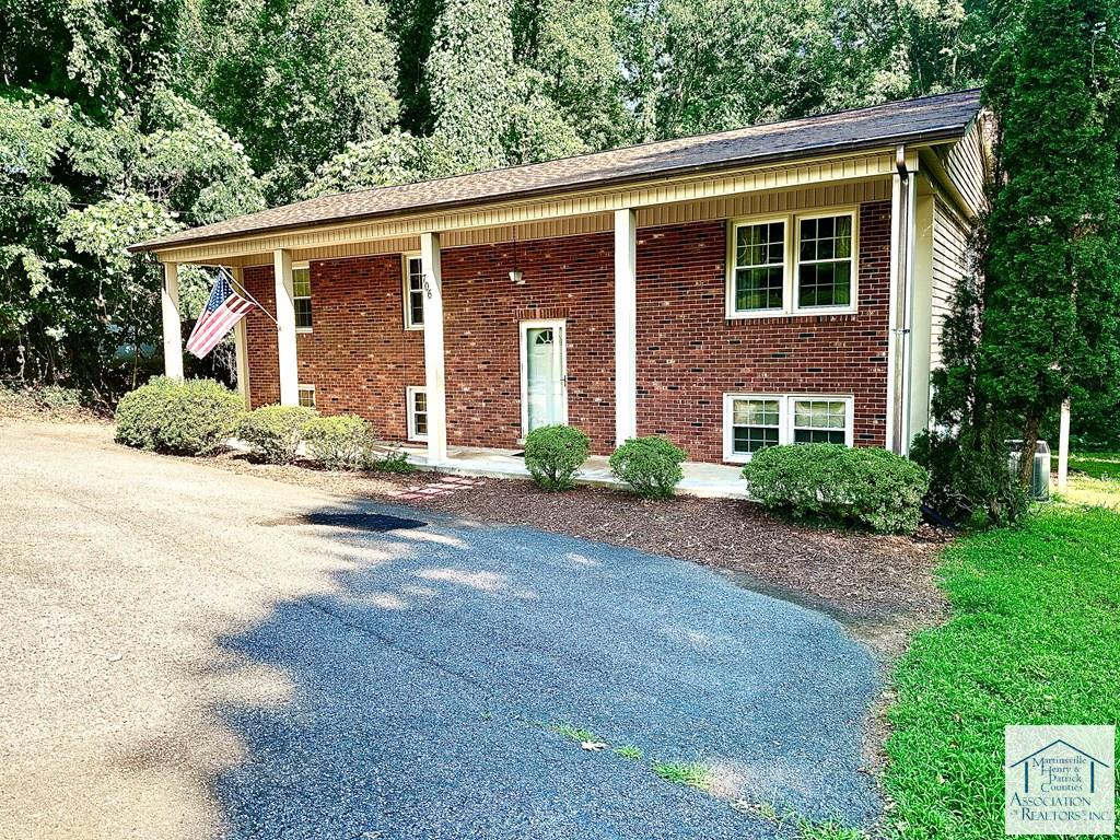 706 Beechnut Ln