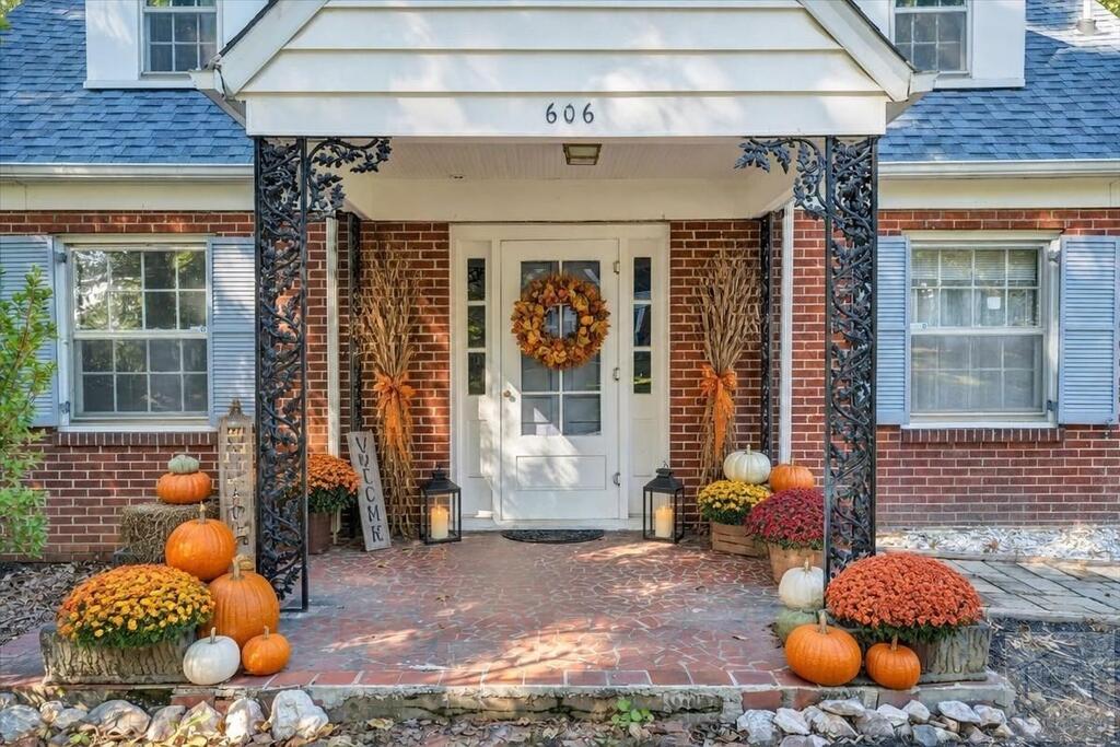 606 Rives Rd