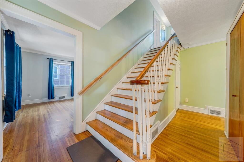 606 Rives Rd
