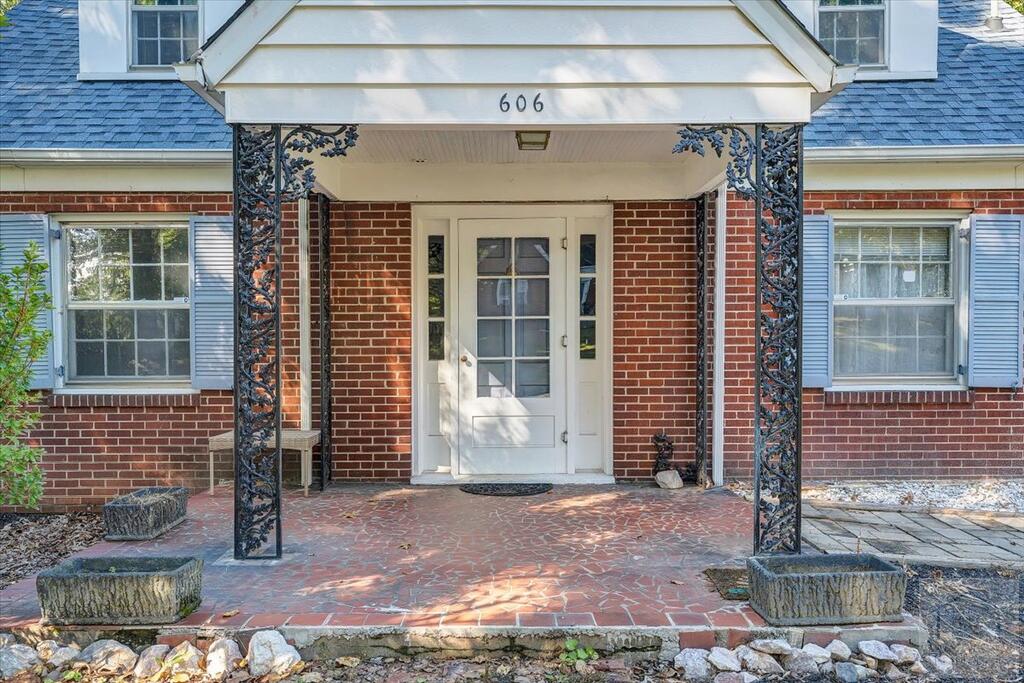 606 Rives Rd