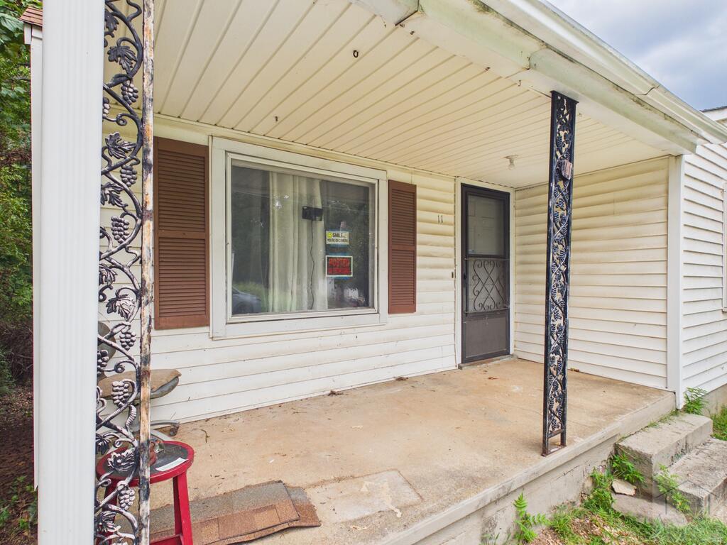 11 Circle Dr
