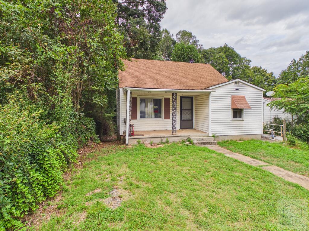 11 Circle Dr