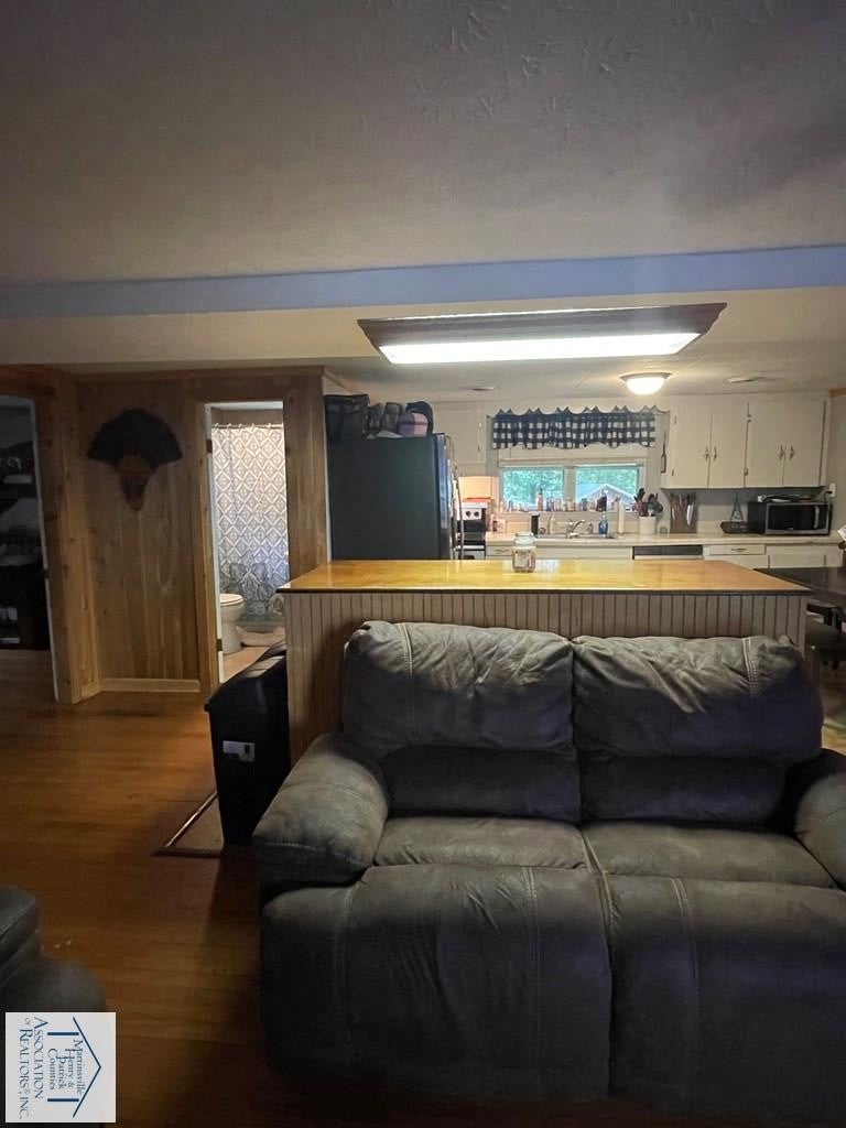 3275 Golf Course Rd