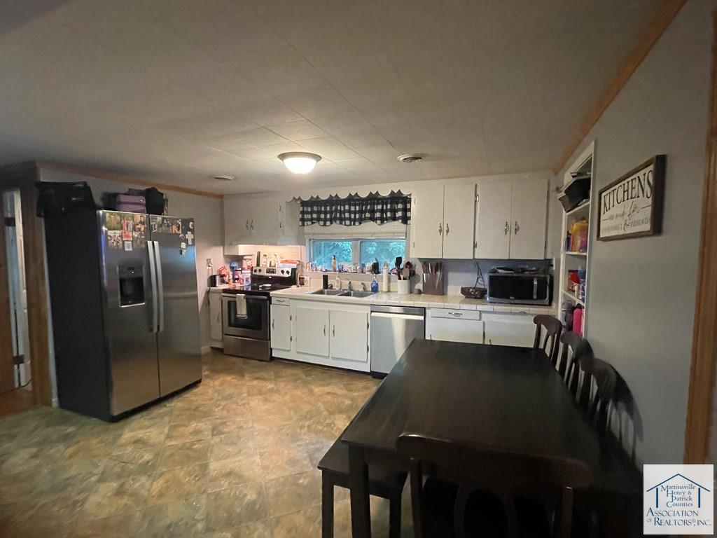 3275 Golf Course Rd