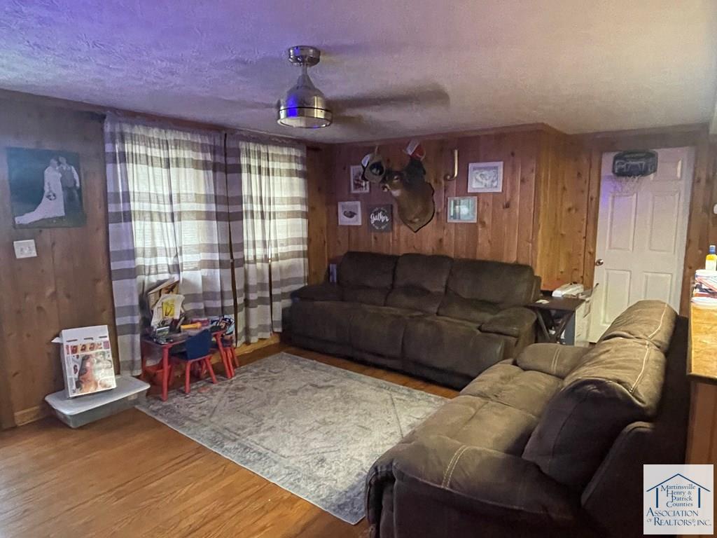 3275 Golf Course Rd