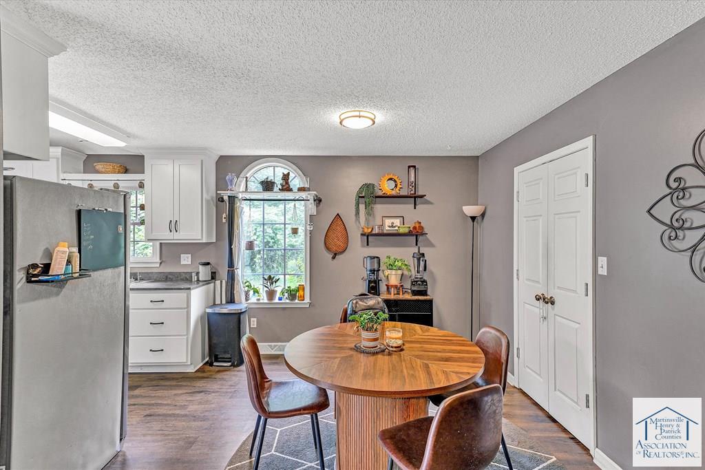 123 Pebble Rd