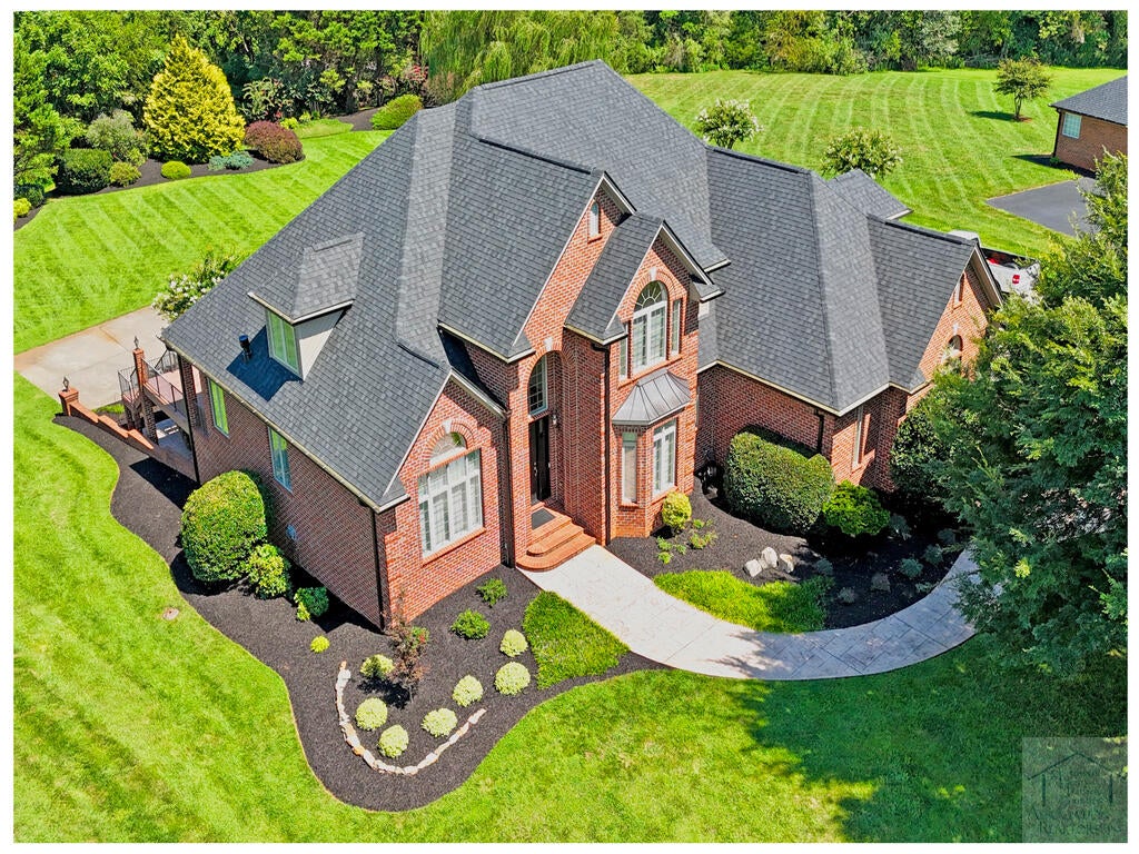 75 Derbyshire Ln