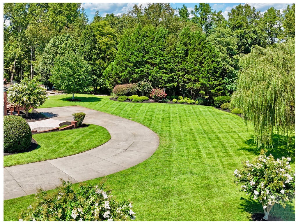 75 Derbyshire Ln