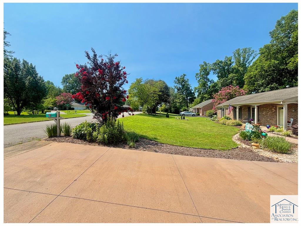 101 Dove Ln