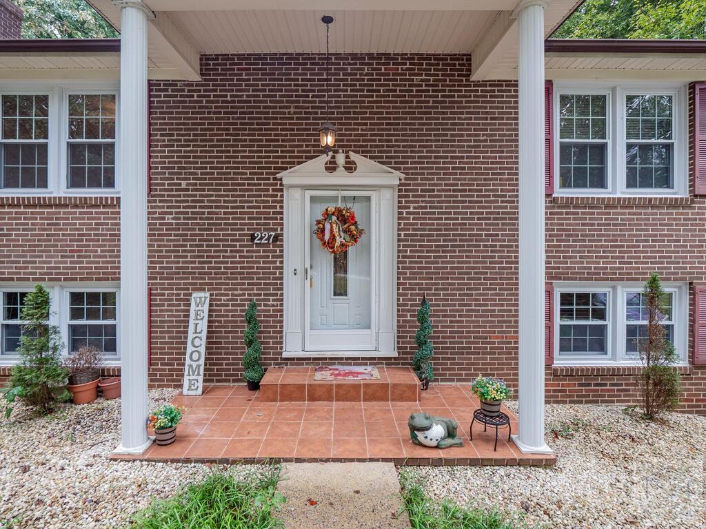 227 Vista View Ln