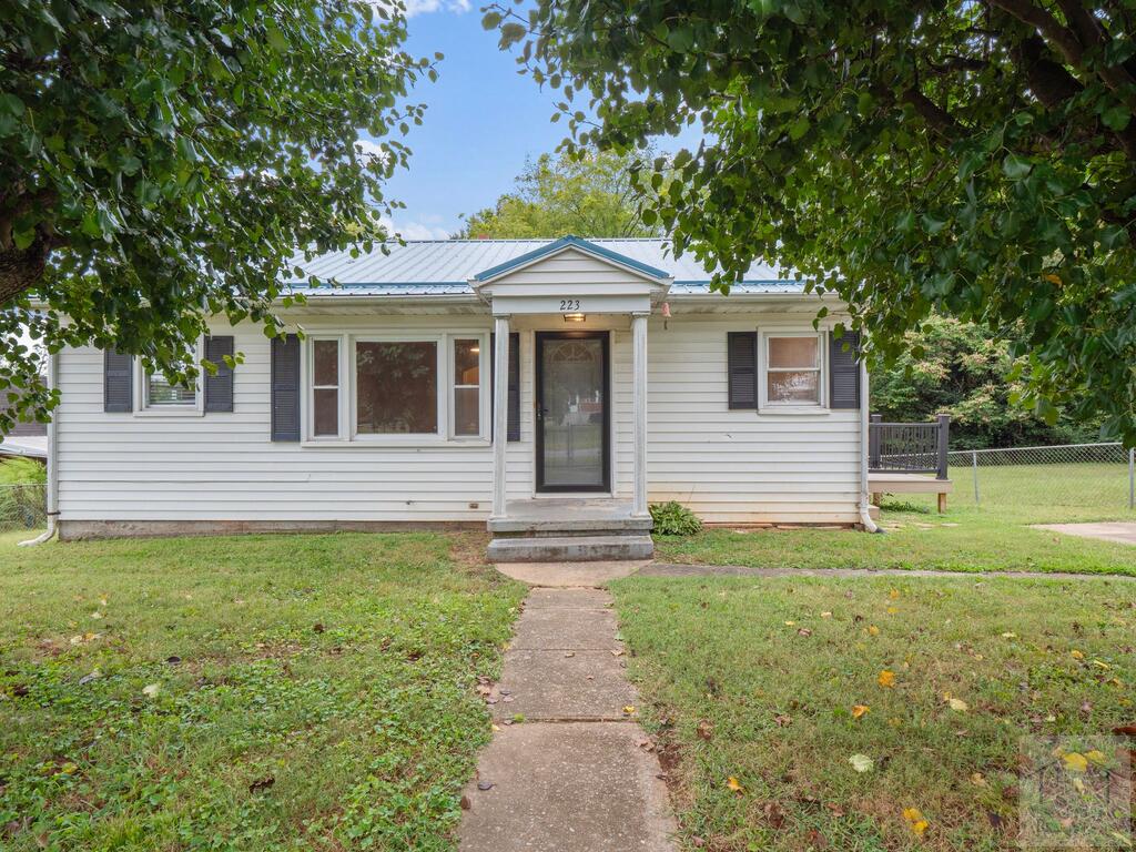 223 Lee Street