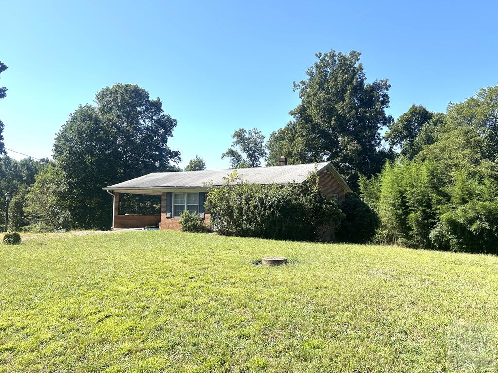 128 Pinewood Ln