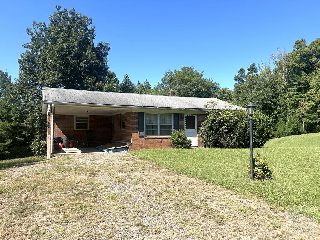 128 Pinewood Ln
