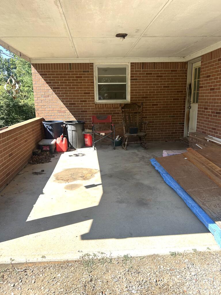128 Pinewood Ln