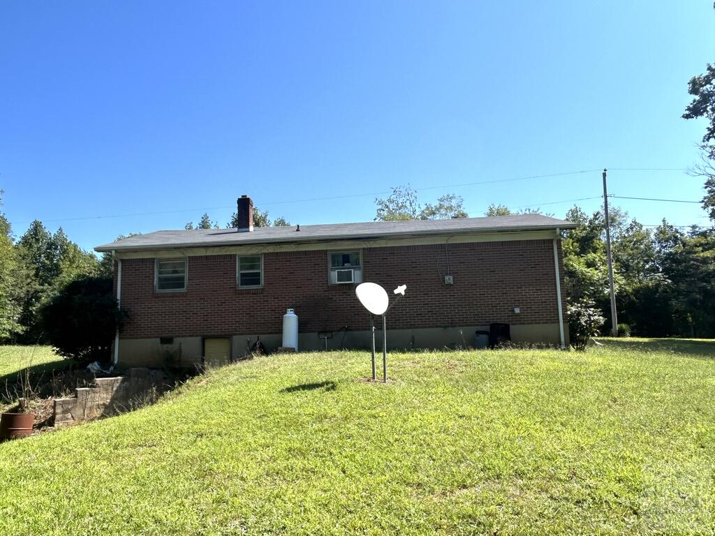 128 Pinewood Ln