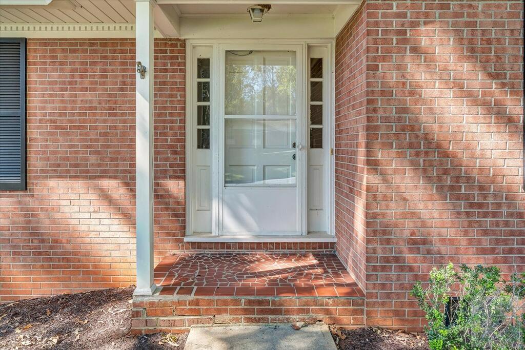806 Hazelwood Ln