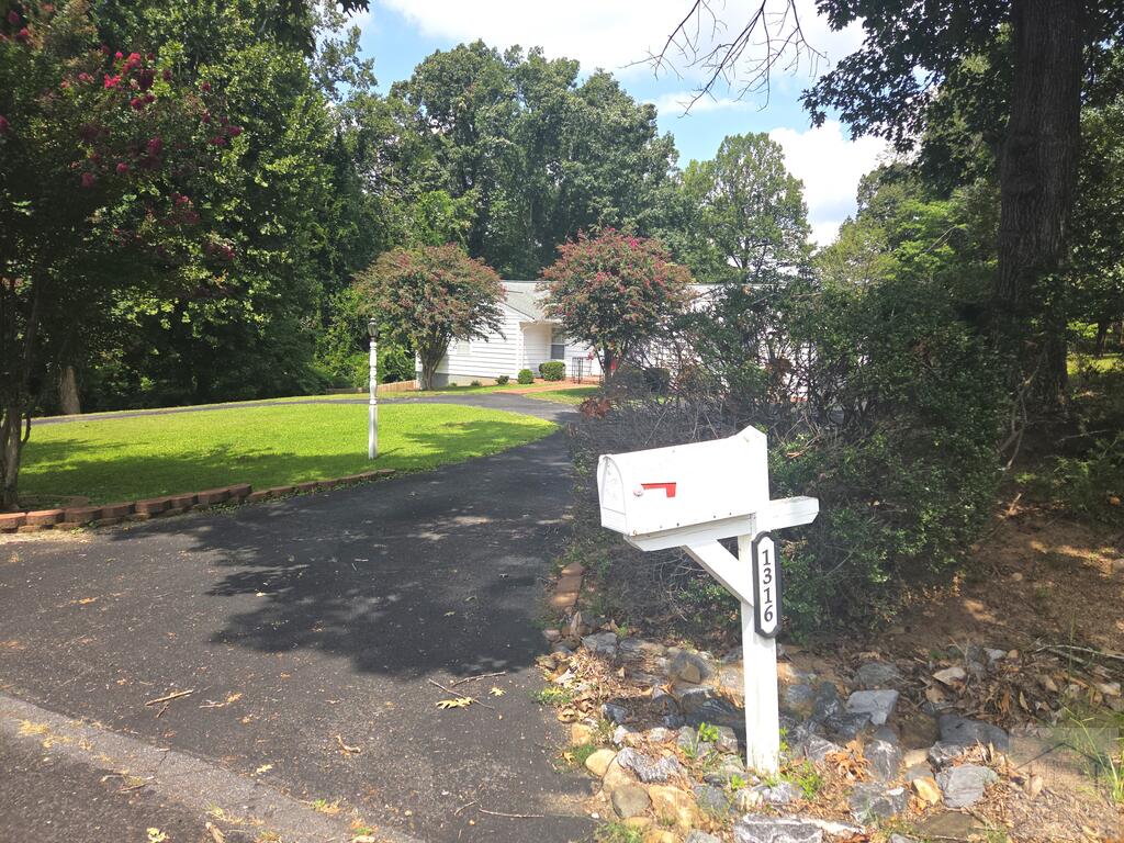 1316 Valleyview Rd