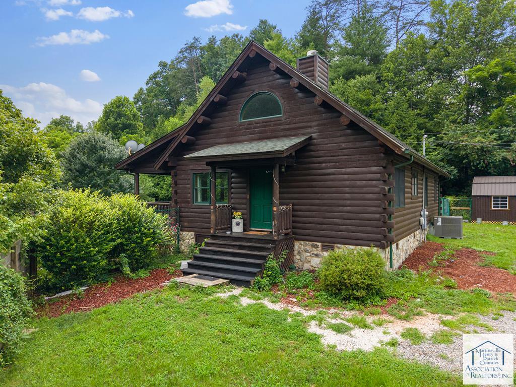 633 Crestview Dr
