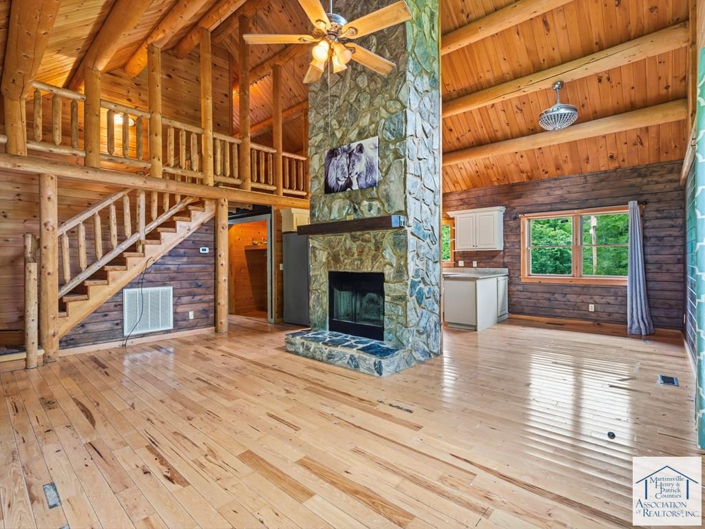 633 Crestview Dr