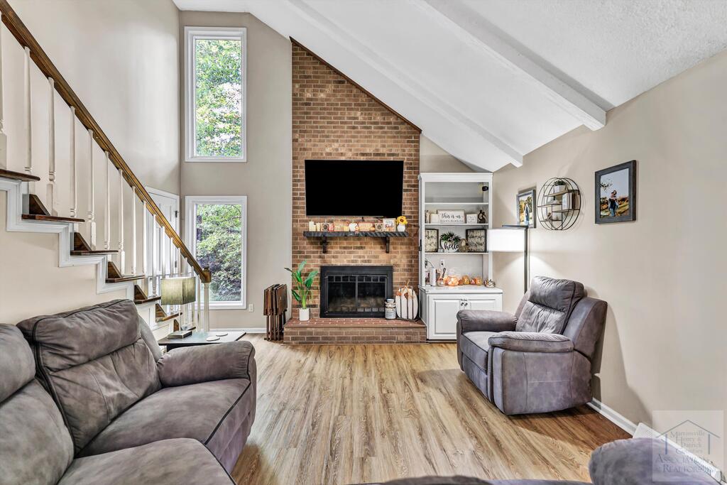 909 Hazelwood Ln