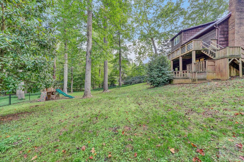 909 Hazelwood Ln