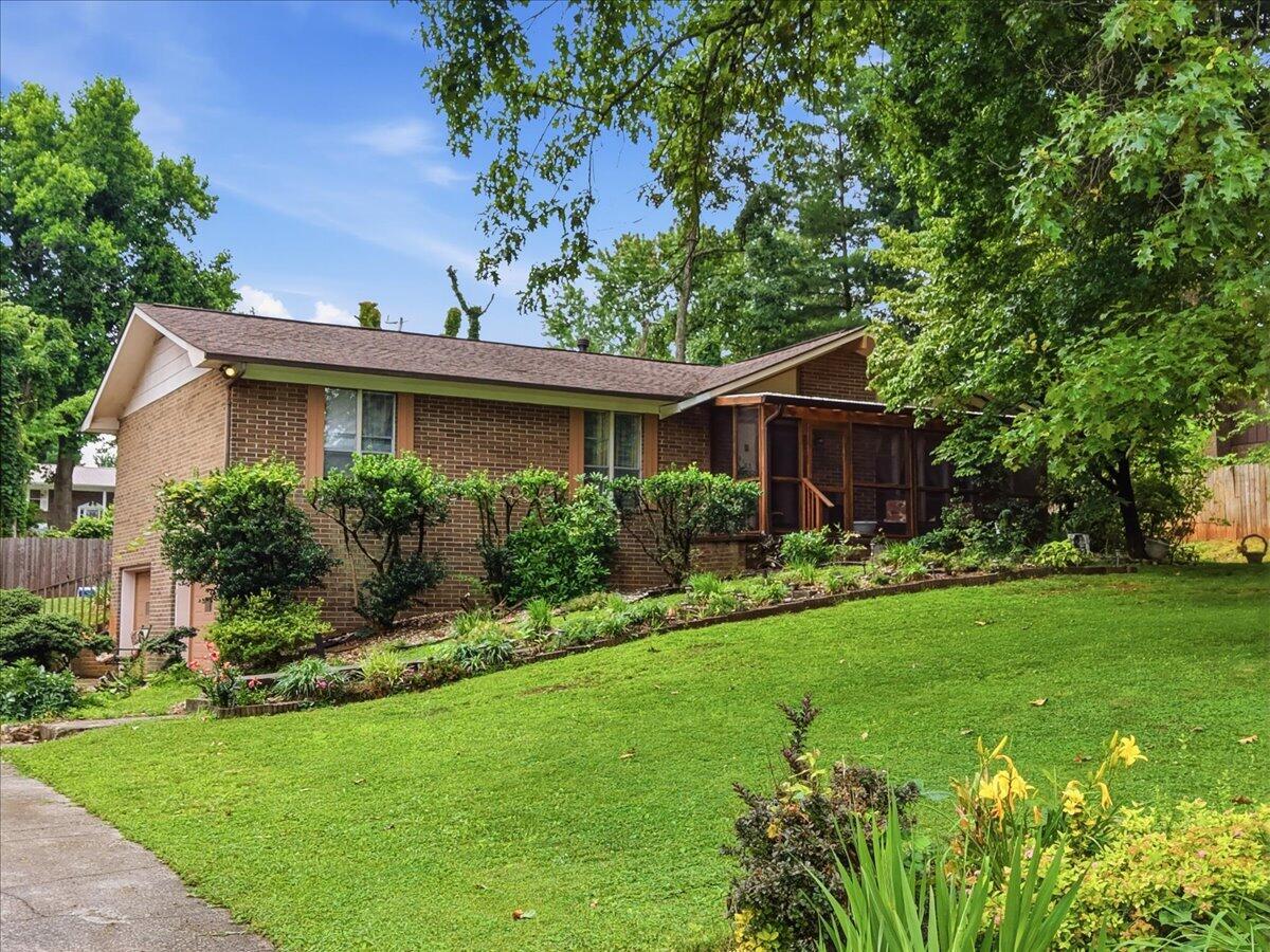 Photo 1 of 33 — 6153 Silver Fox Trail, Morristown, TN 37814