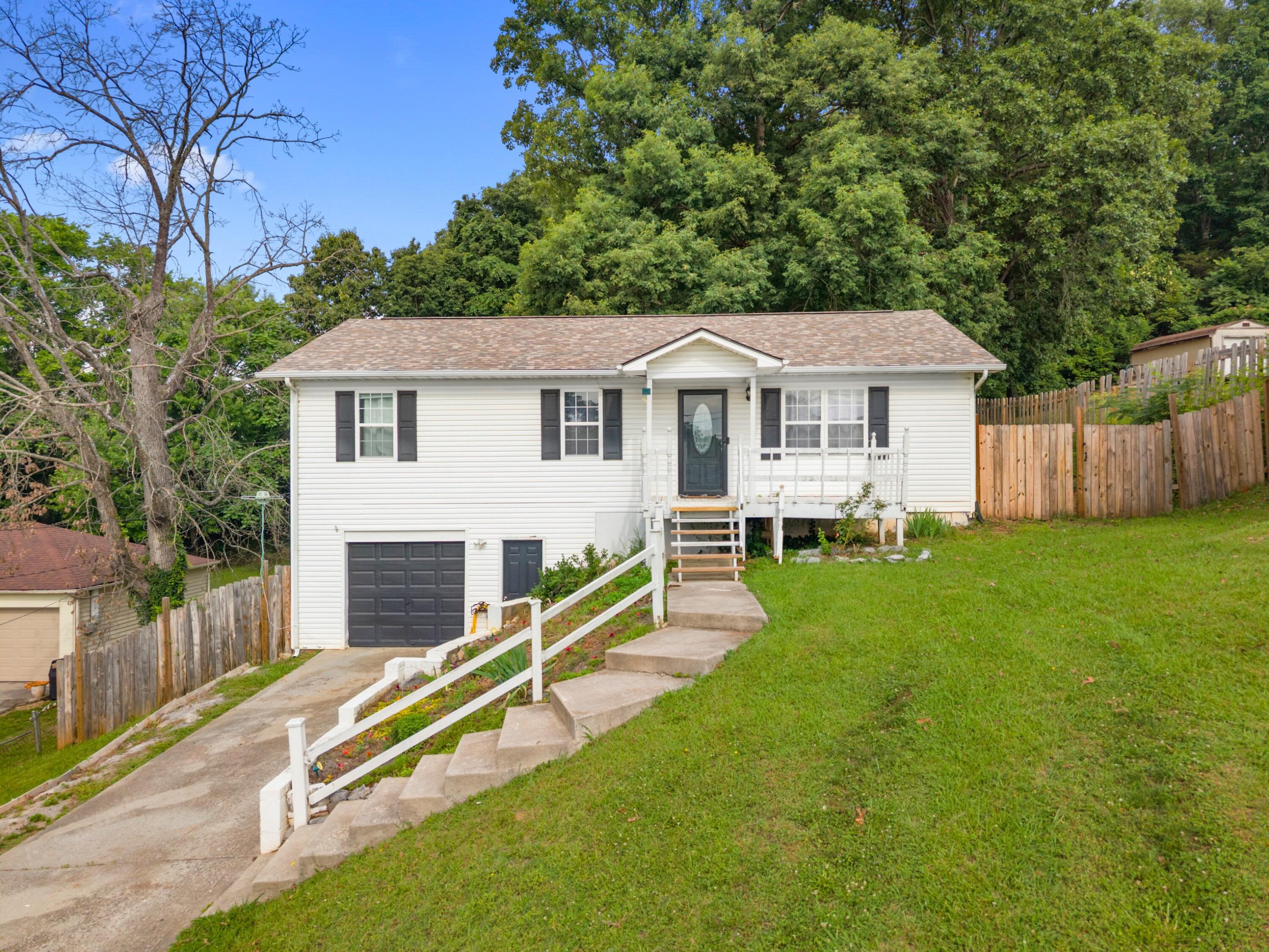 Photo 1 of 29 — 913 Lloyd Street, Morristown, TN 37814