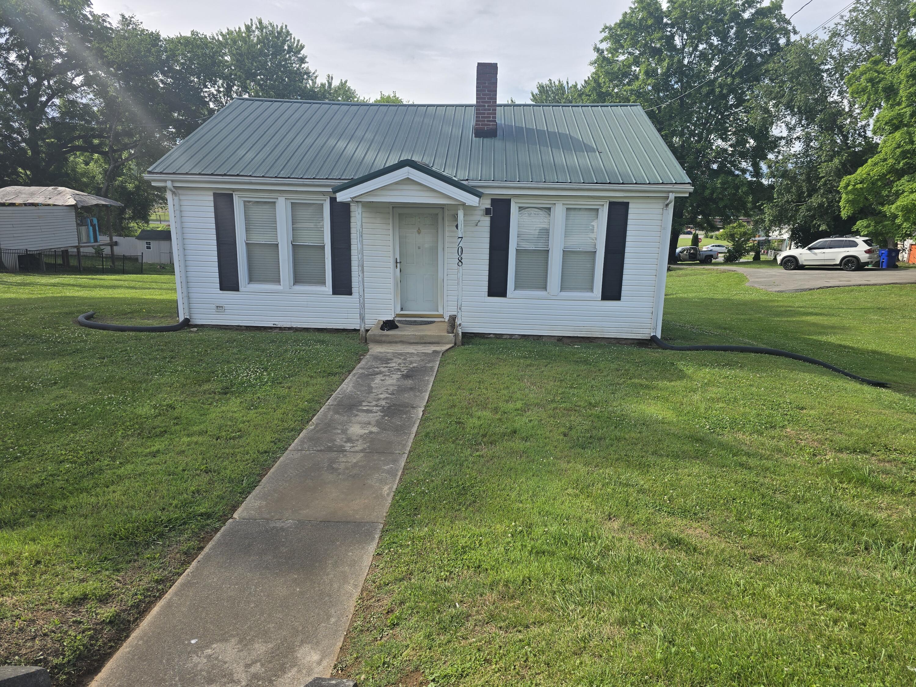Photo 1 of 8 — 708 W Louise Avenue, Morristown, TN 37813