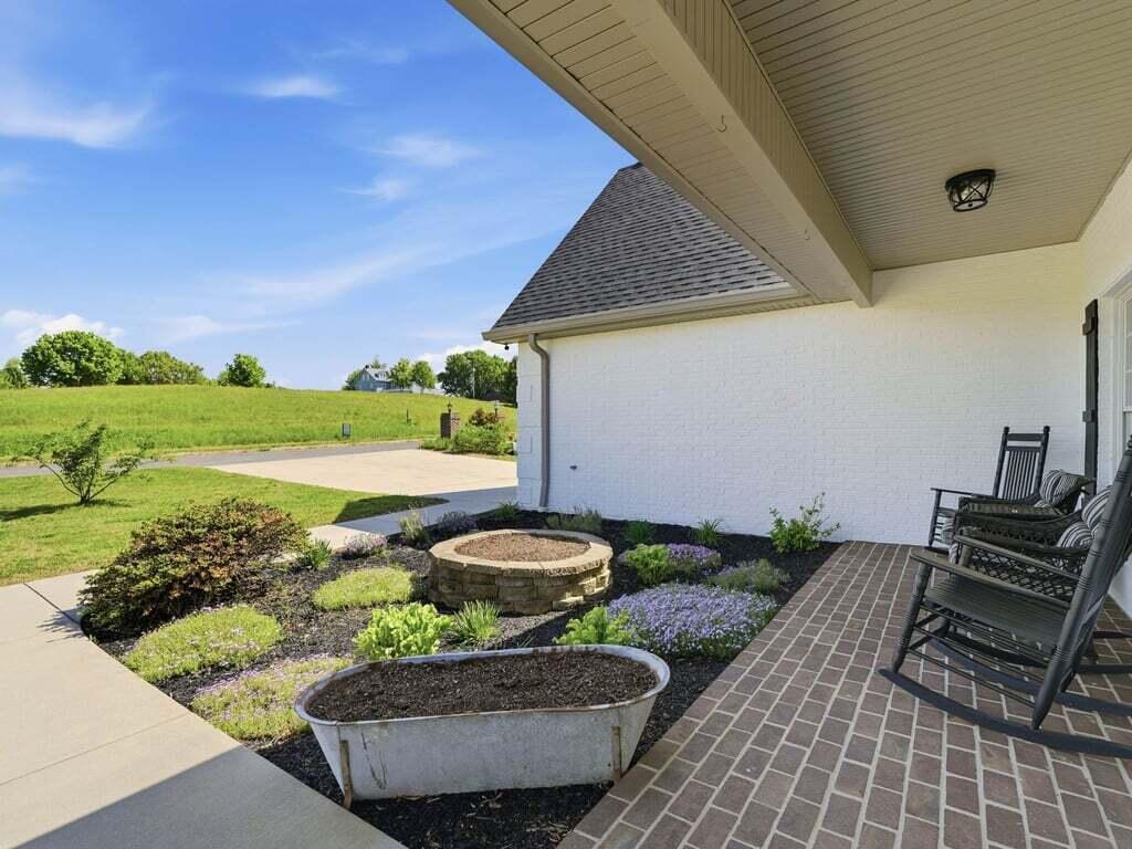 Rogersville, Tennessee, 37857, United States, 3 Bedrooms Bedrooms, ,3 BathroomsBathrooms,Residential,Active,2041819
