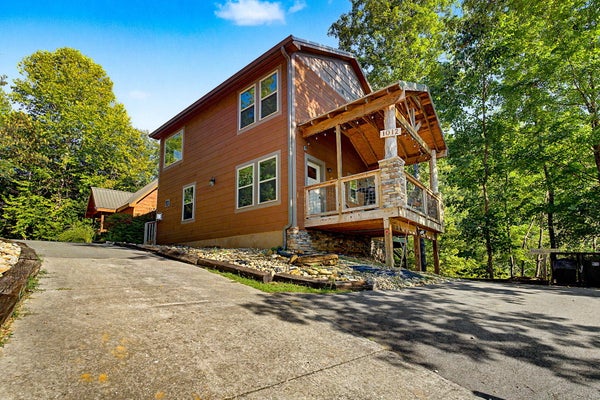 1012 RAVENS FORD WAY, SEVIERVILLE, TN 37876 - Image f6eb8ec871ea24addae0d7de47564452/910304585