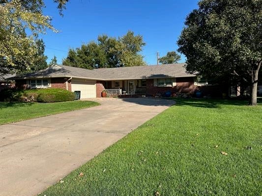 4210 FALCON DR, GREAT BEND, KS 67530 - Image 4ce4aaab0f4b7d2382b8fbc93f01db5d/16983729