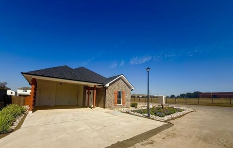 Photo of 300 Rike Rd, Mabank, TX 75156 (MLS # 109827)