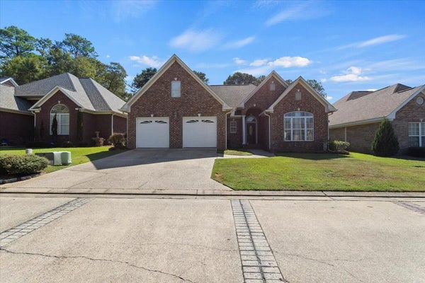 7 TWIN OAKS PL, LAUREL, MS 39440 - Image 0e5826b346309d83d7501c18d4189245/730254286