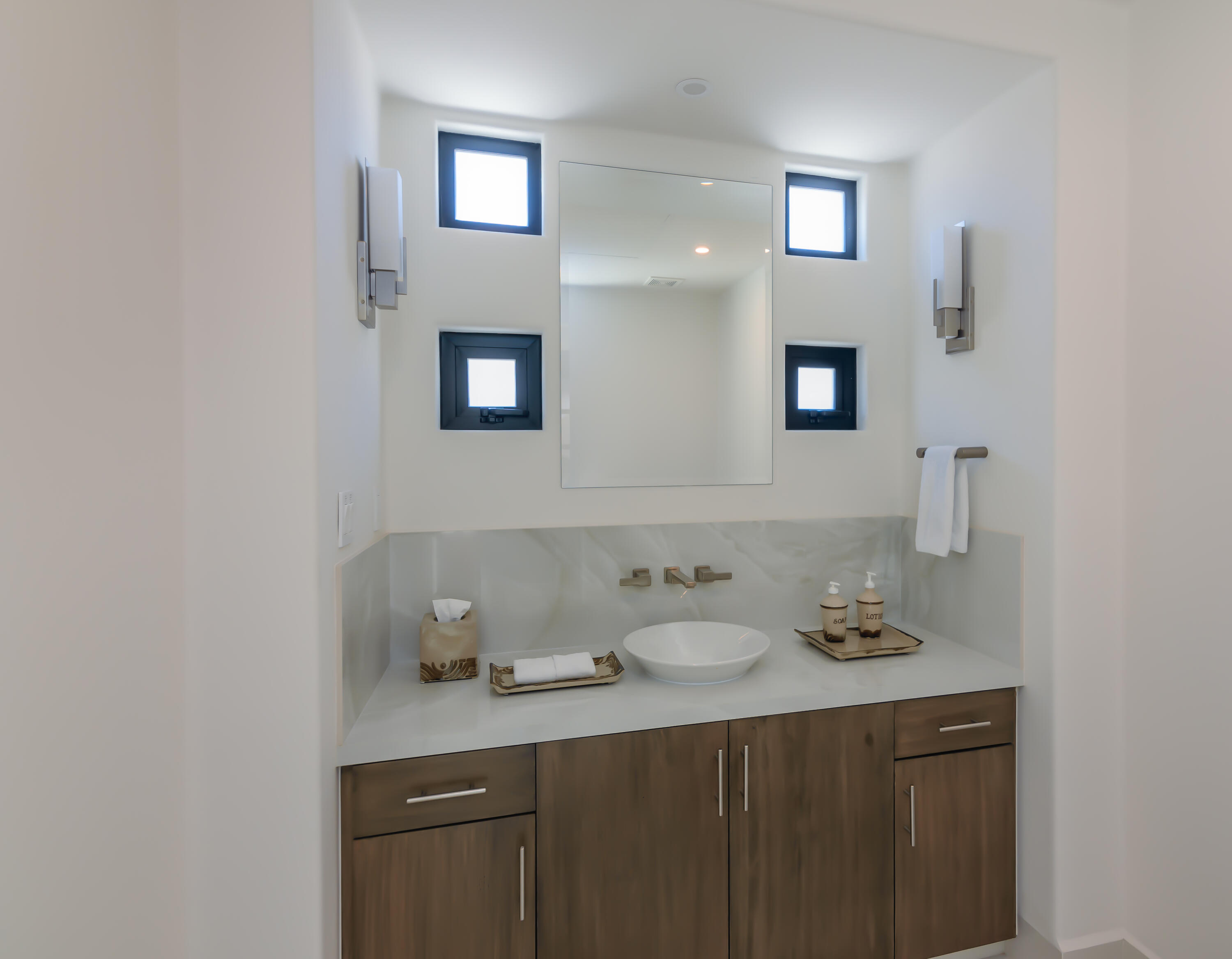 Pacific, Mexico, 5 Bedrooms Bedrooms, ,5 BathroomsBathrooms,Residential,Active,218087