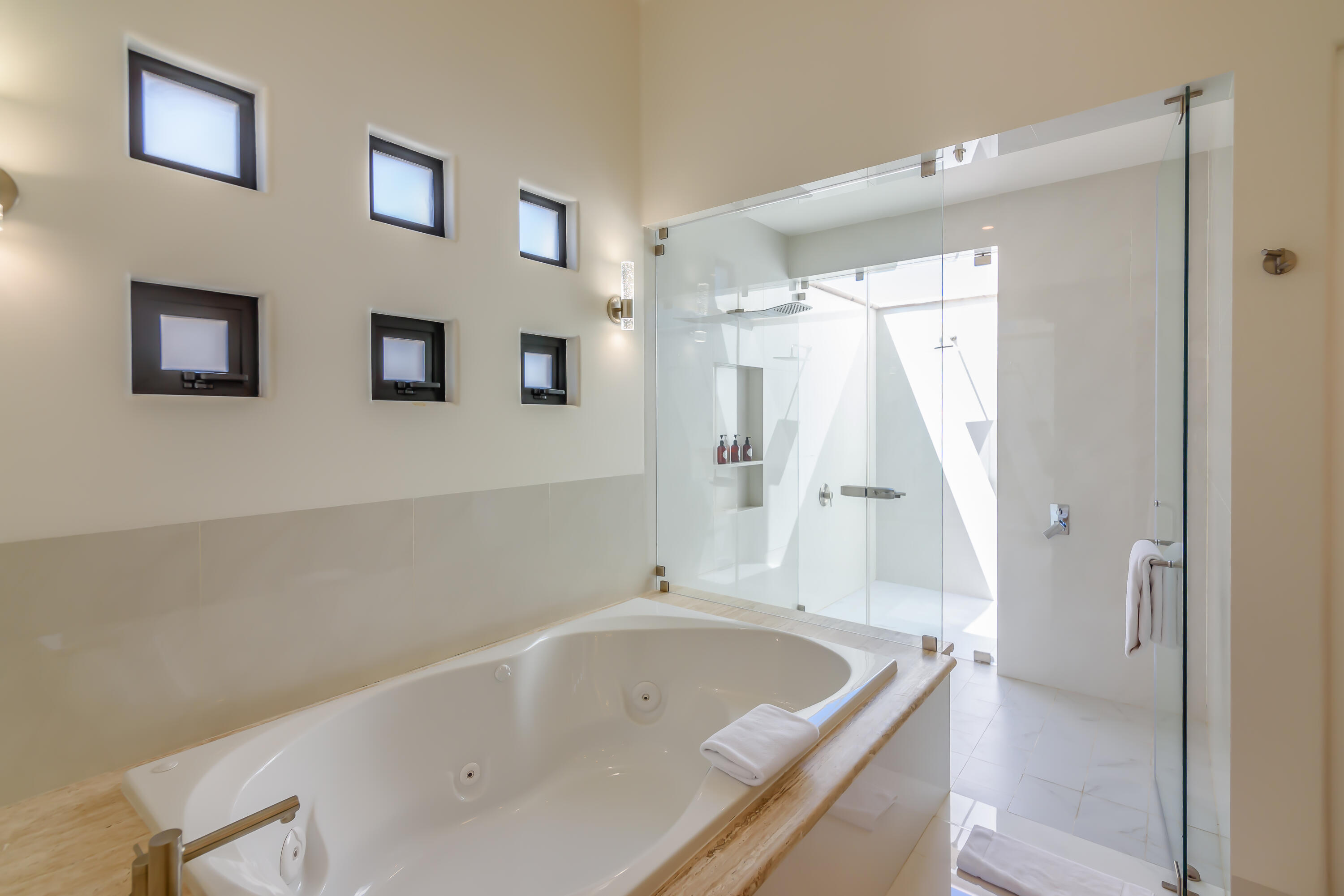 Pacific, Mexico, 5 Bedrooms Bedrooms, ,5 BathroomsBathrooms,Residential,Active,218087